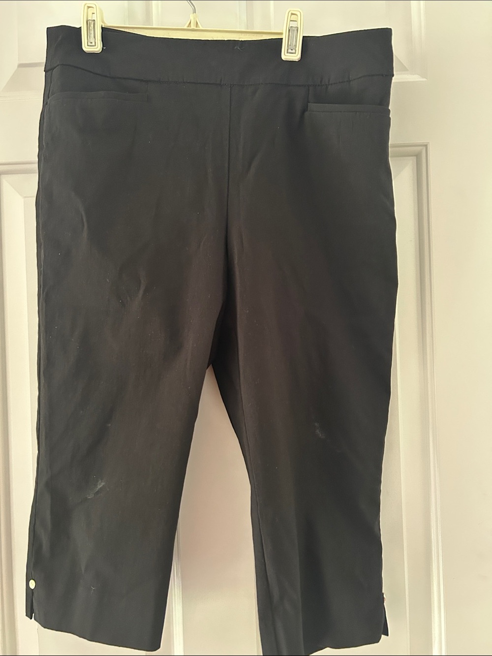 Chico's Black Cropped Ponte Capri Pants with Side Snap